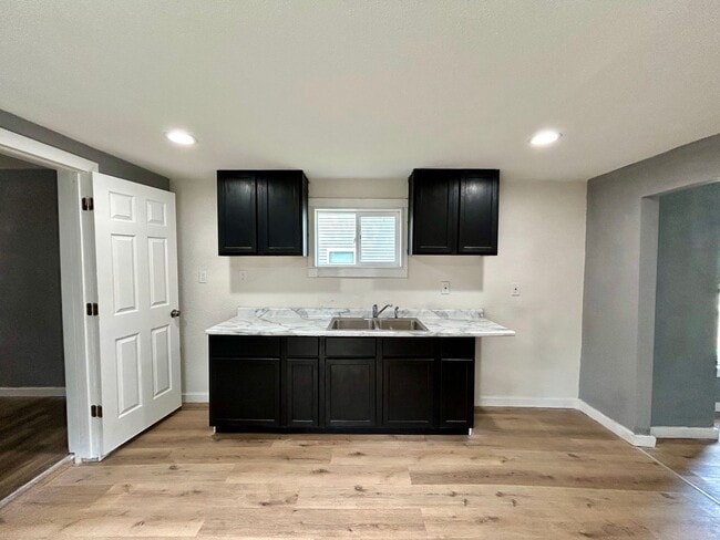 Building Photo - Three Bedroom Home in Muskegon