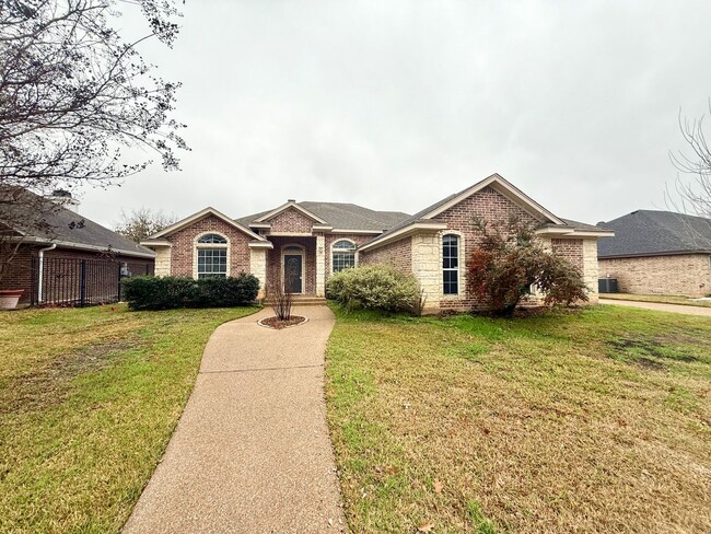 Primary Photo - Spacious 4-Bedroom Home in Midway ISD