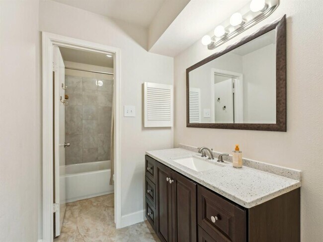 Building Photo - 15414 Lanswick Dr