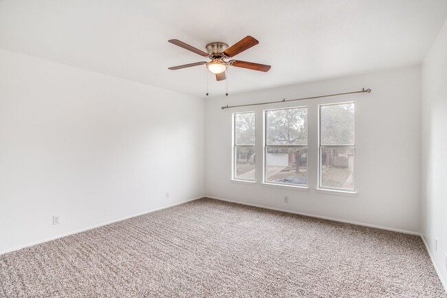 Building Photo - 3 Bedroom/2.5 Bathroom Hunters Chase Subdivision