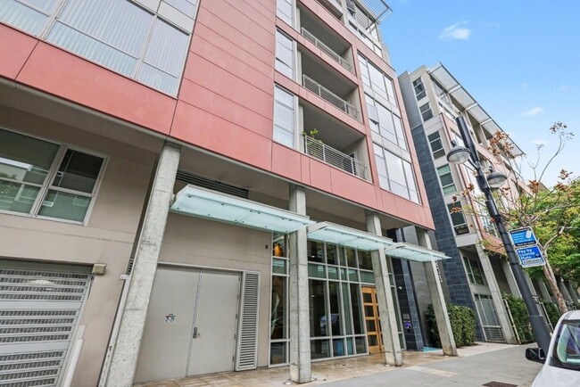 Building Photo - 235 Berry St