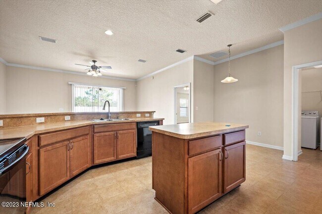 Building Photo - 929 Raindrop Ln