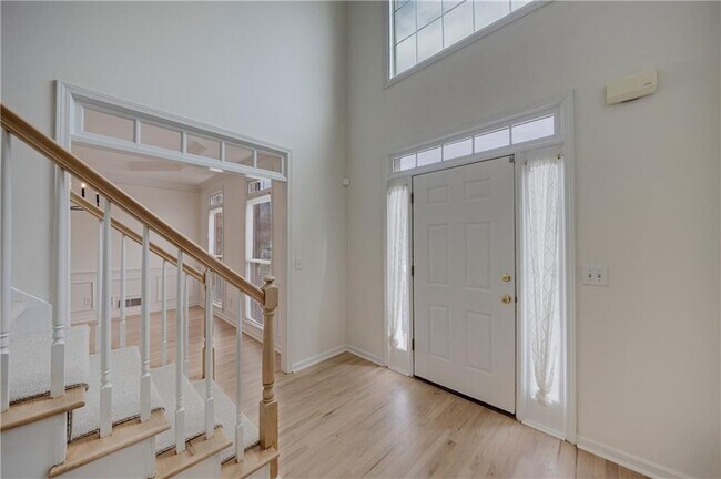 Building Photo - 5795 Dovnick Dr SW