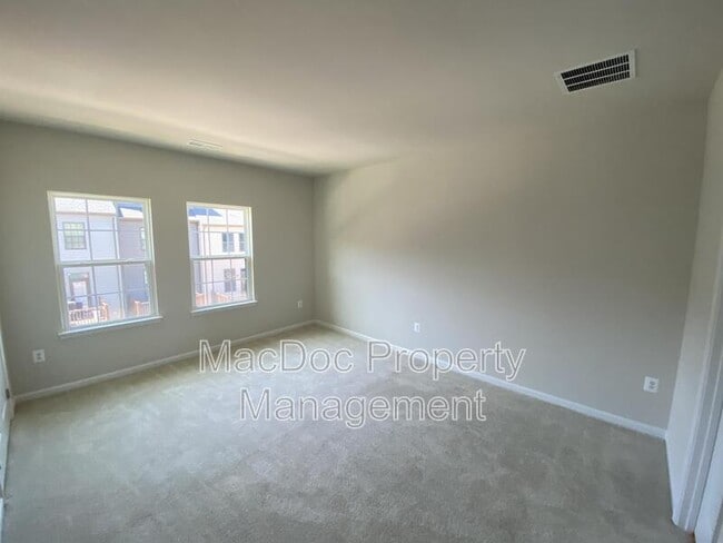 Building Photo - 1018 Trestle Dr