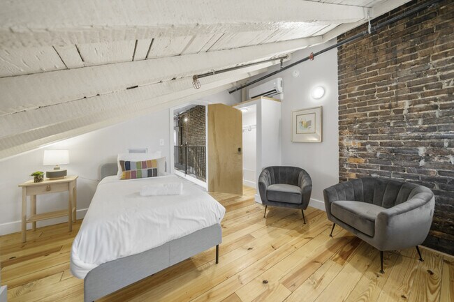 Building Photo - 122 W Elder St