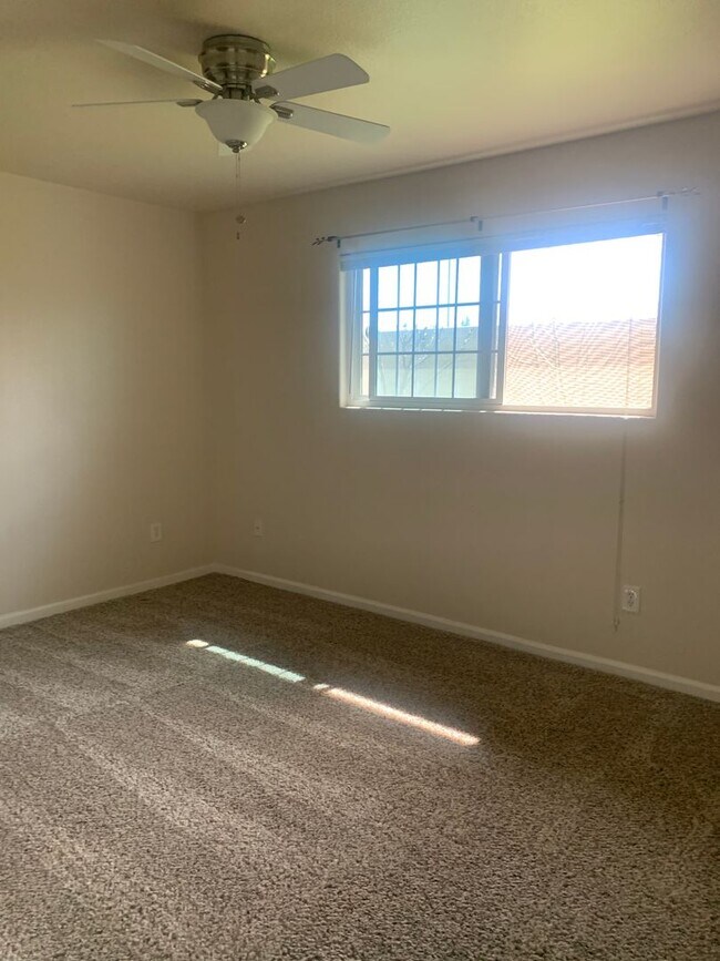 Building Photo - 3 BR 2 BA Available Now