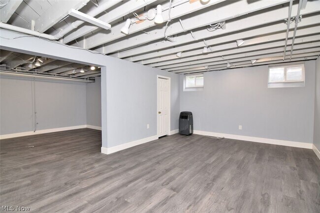 Building Photo - 381 Hickory Hill Rd