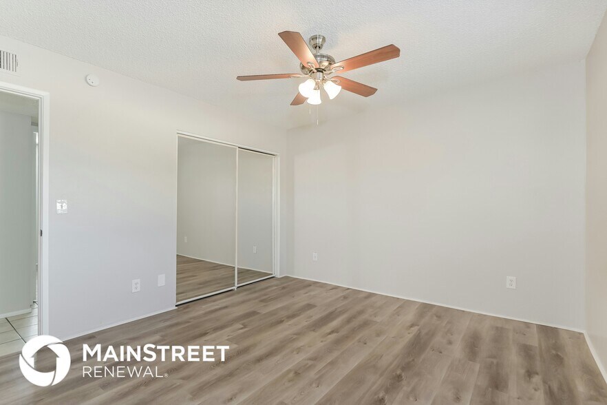 Building Photo - 9802 E Stella Rd