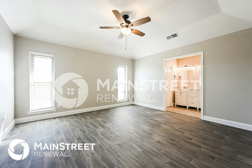 Building Photo - 524 E Lark Ct