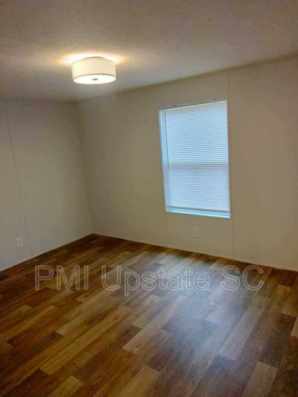 Building Photo - 810 Slater Rd