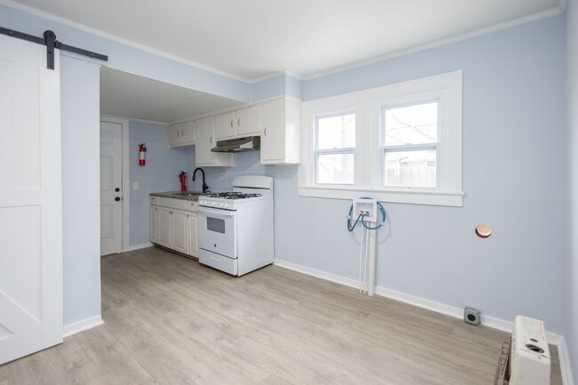 Building Photo - 911 Ray St