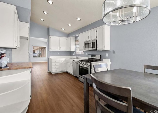 Building Photo - 576 Cumbre Ct