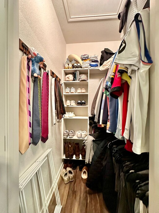 Building Photo - Spacious 4-Bed, 4.5-Bath Home with Fenced Yard in the Baylor Bubble!