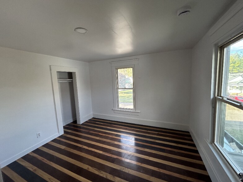 Building Photo - 833 Garfield Ave