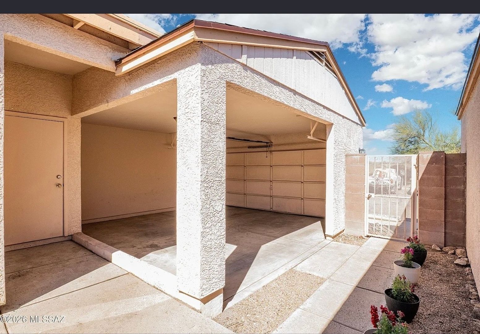 Building Photo - 2417 N Palo Hacha Dr