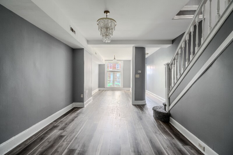 Building Photo - 709 N Linwood Ave