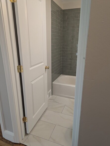 Building Photo - 50 Ridgeview Ave