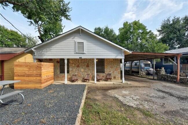 Primary Photo - 2405 E 10th St