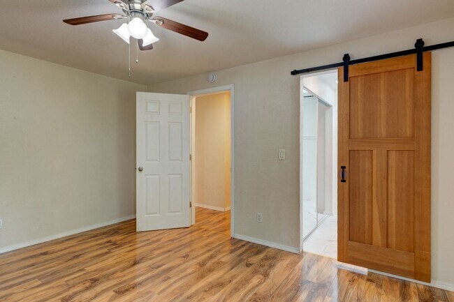 Building Photo - Newly Renovated 3 Bedroom in Oak Harbor