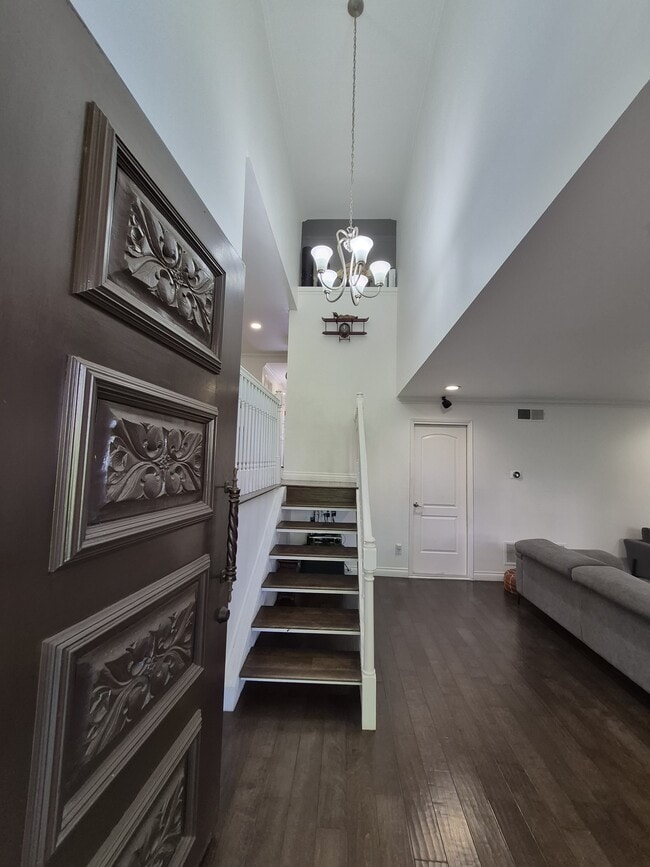 Building Photo - 5313 Sevilla Ct