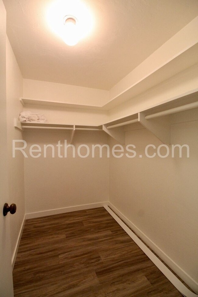 Building Photo - La Jolla, 5383 Chelsea St #104, Beautiful Ocean Views, Controlled Access Building and Parking!
