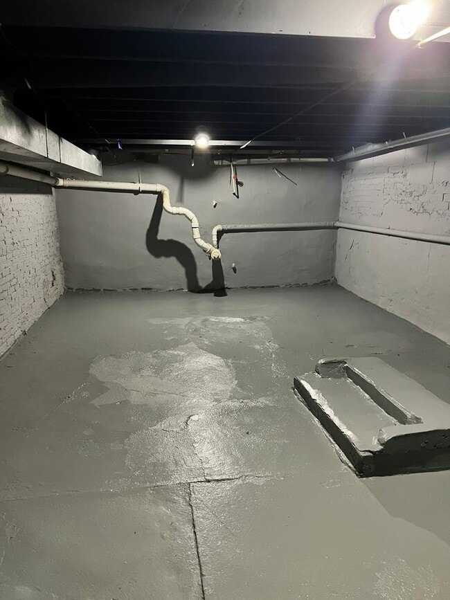 Building Photo - Charming 3BR Townhome