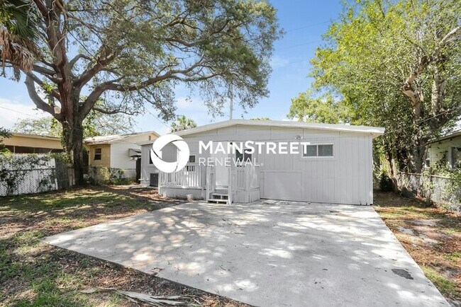 Building Photo - 3 Bedroom Pet-Friendly Home in St Petersburg, FL with Main Street Renewal