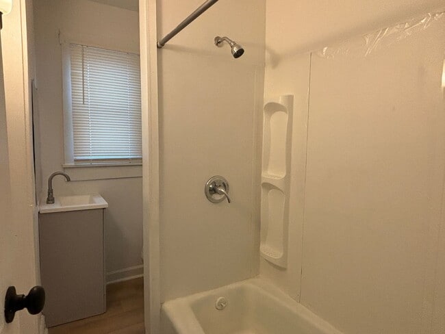 Building Photo - 2617 Shriver Ave