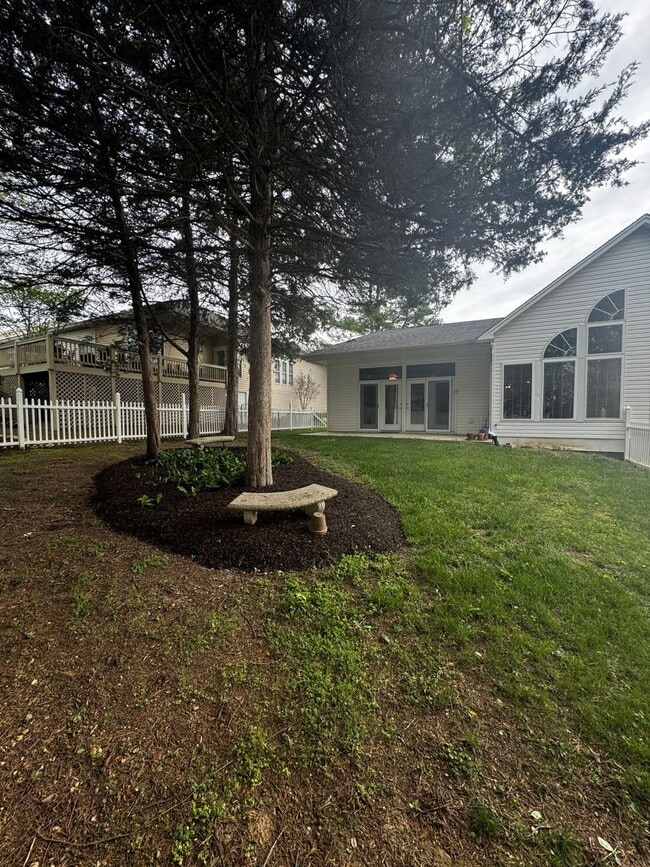 Building Photo - Spacious Duplex in Rockingham County