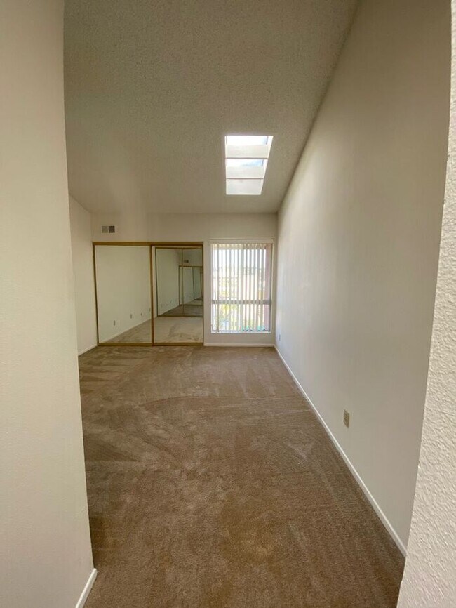 Building Photo - Condo for rent at Mission Village!