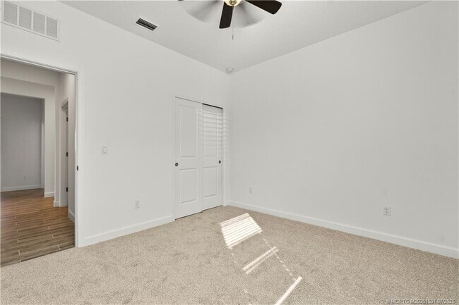 Building Photo - 14135 SW Safi Ter