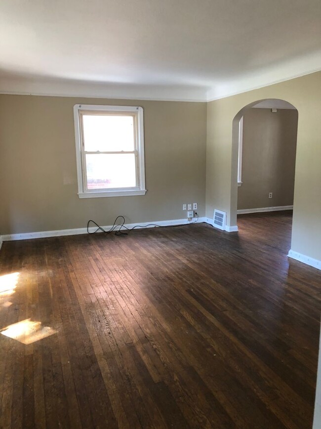 Building Photo - SECTION 8 WELCOME – Cozy & Updated 3-Bedroom!