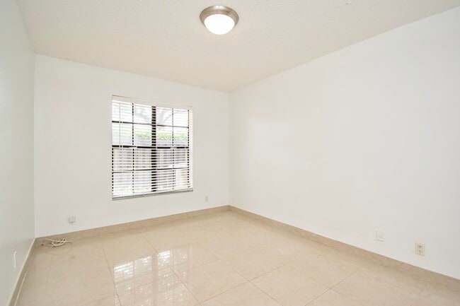 Building Photo - 21662 San Simeon Cir