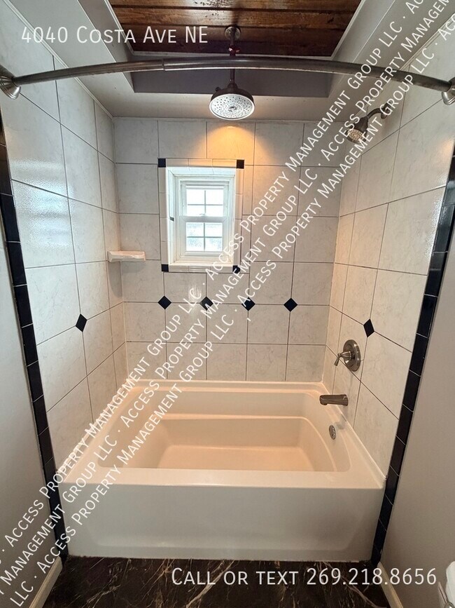 Building Photo - 4040 Costa Ave NE