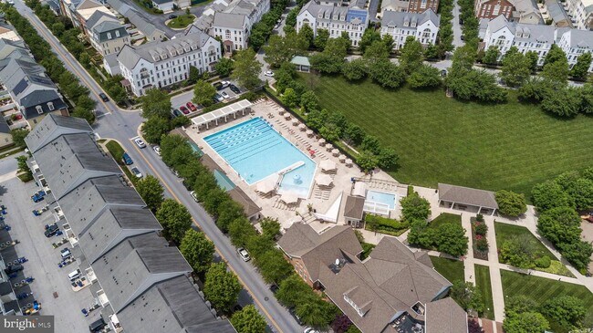 Building Photo - 7674 Maple Lawn Blvd