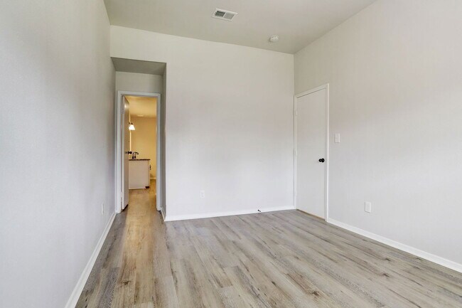 Building Photo - 5403 Diane Ct