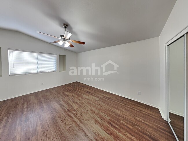 Building Photo - 5361 W Huntington Dr