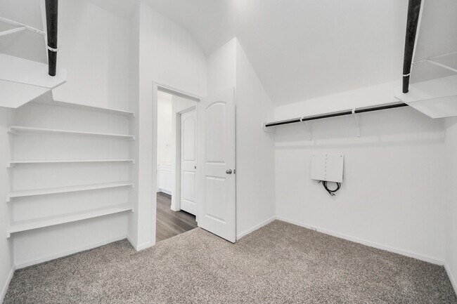 Building Photo - 501 Newcomb Holw Dr