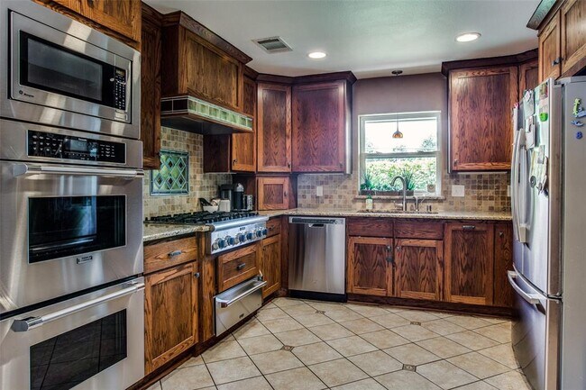 Building Photo - 6006 Boca Raton Dr