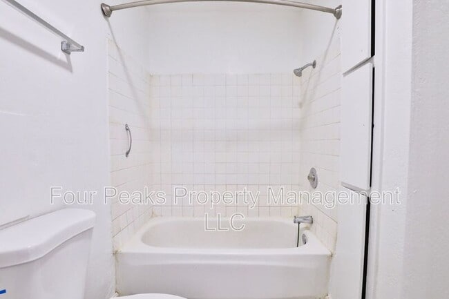 Building Photo - 1417 E Southern Ave