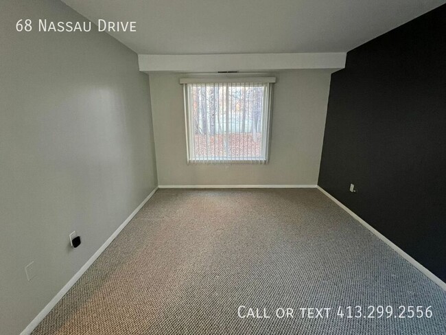 Building Photo - First Floor, 3 BR Condo in the Private Qua...