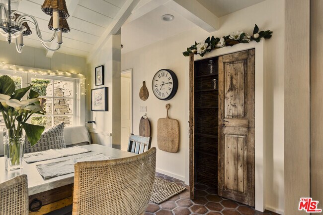 Building Photo - 13166 Valley Vista Blvd