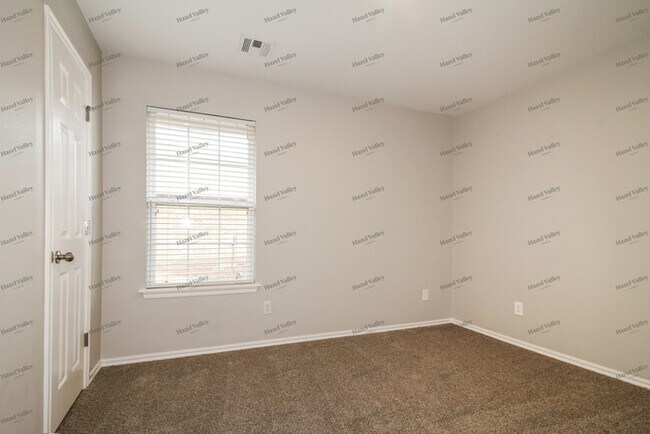 Building Photo - 15945 Katie Ridge Dr