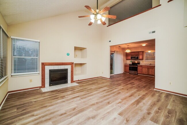 Building Photo - 6150 Kensington Glen Dr