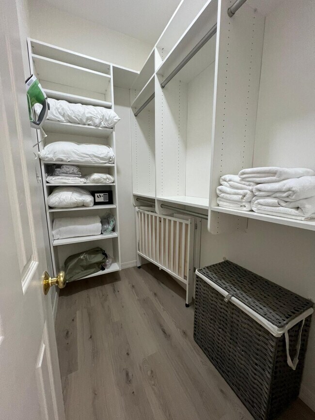 Building Photo - 533 SE 21st Ave