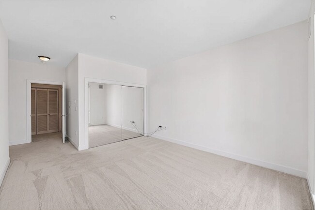 Building Photo - 585 9th St