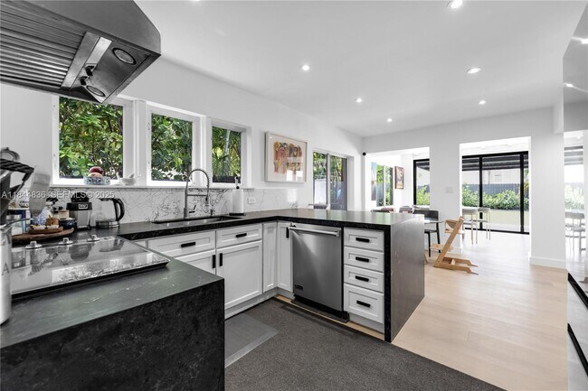 Building Photo - 1826 Fairhaven Pl