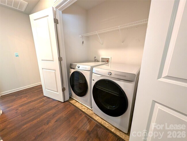 Building Photo - 2525 Mcintosh St