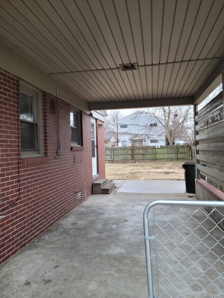 Building Photo - 612 Suffolk Dr