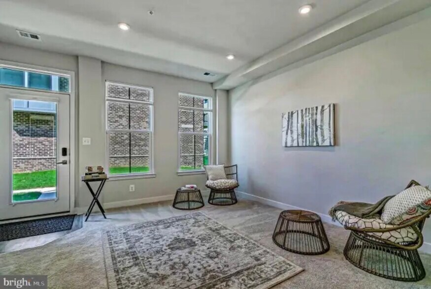 Building Photo - 2820 Arts Vista Blvd